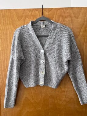 Grey knitted cardigan with pearl-shell buttons ❀